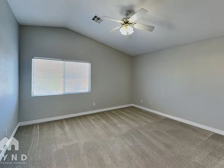 695 Emerald City Ave — Photo 7