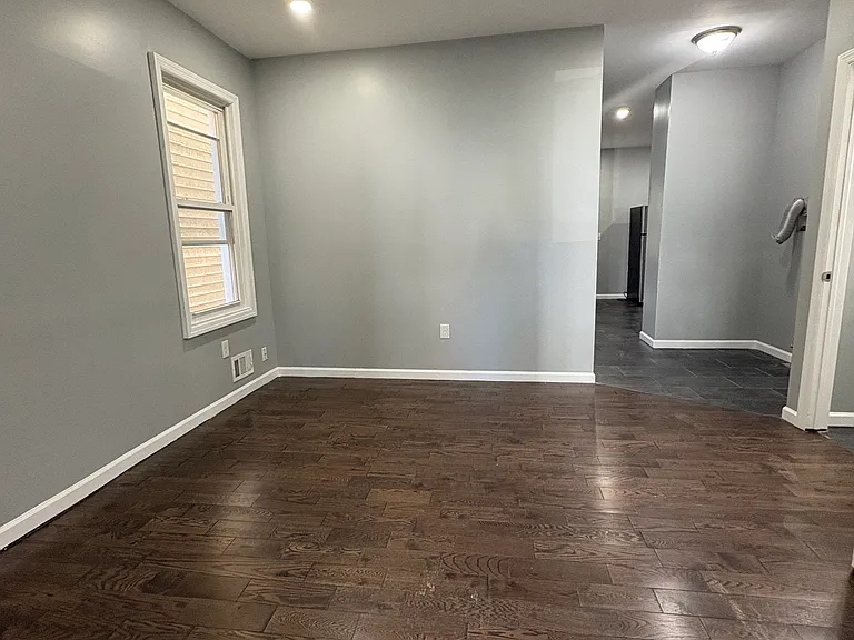 23 Montrose Ter #1L — Photo 6