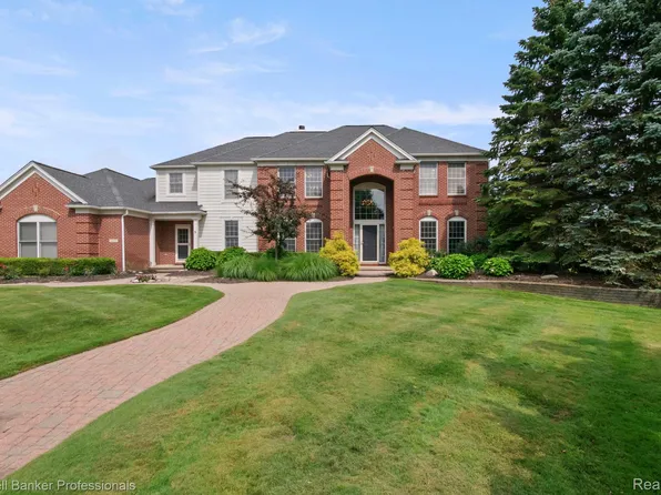 11460 Maple Valley Dr, Plymouth, MI 48170
