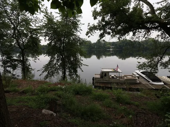 1 Aqua Vitae Rd, Hadley, MA 01035