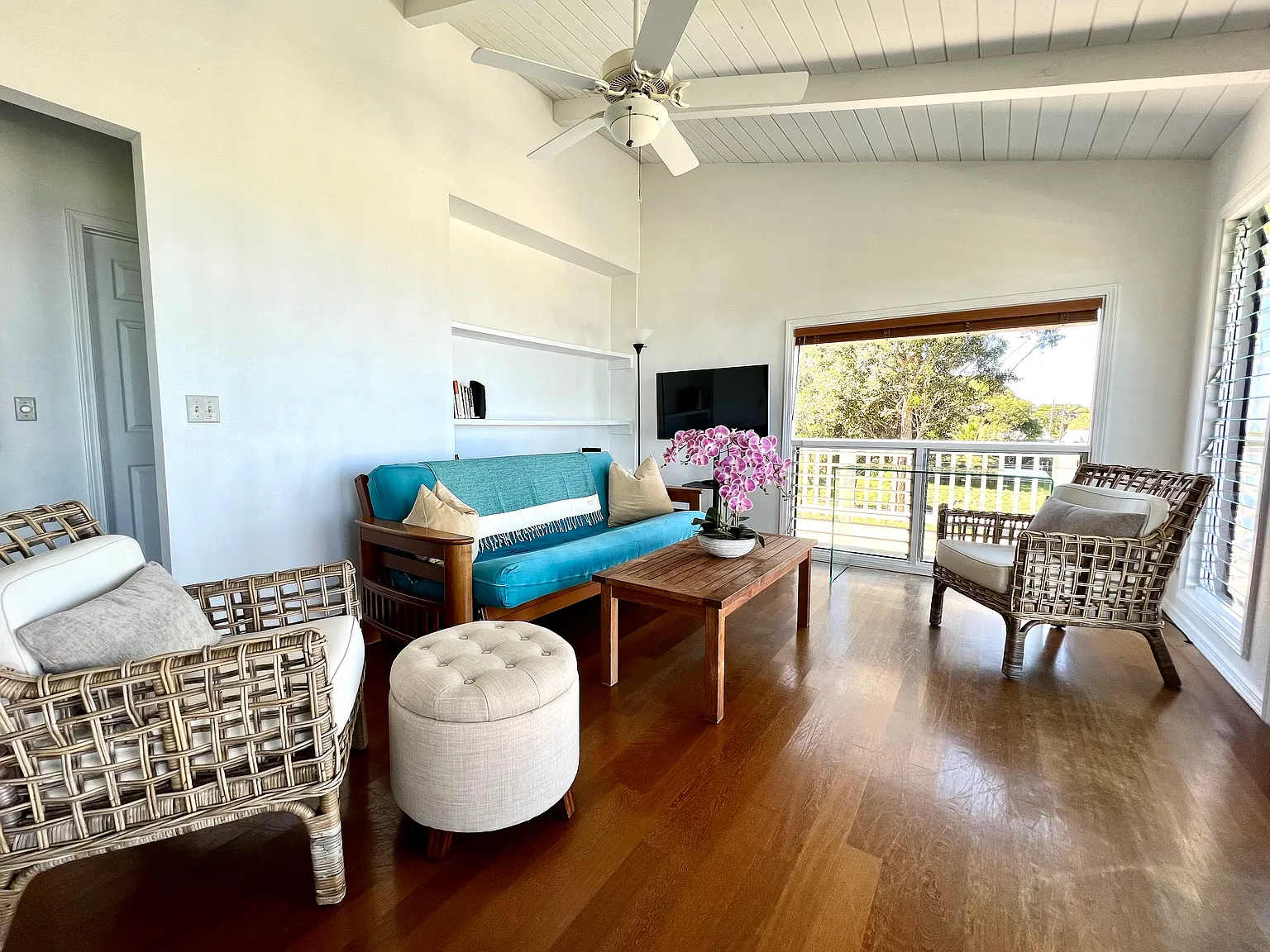 2 bed, 896 sqft, $3,200 — Photo 3
