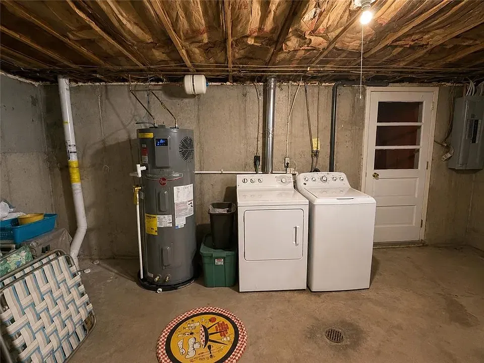 3 bed, 1.5 bath, 1180 sqft, $2,400 — Photo 3