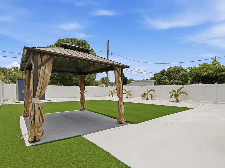 128 NW 10th Ave — Photo 35