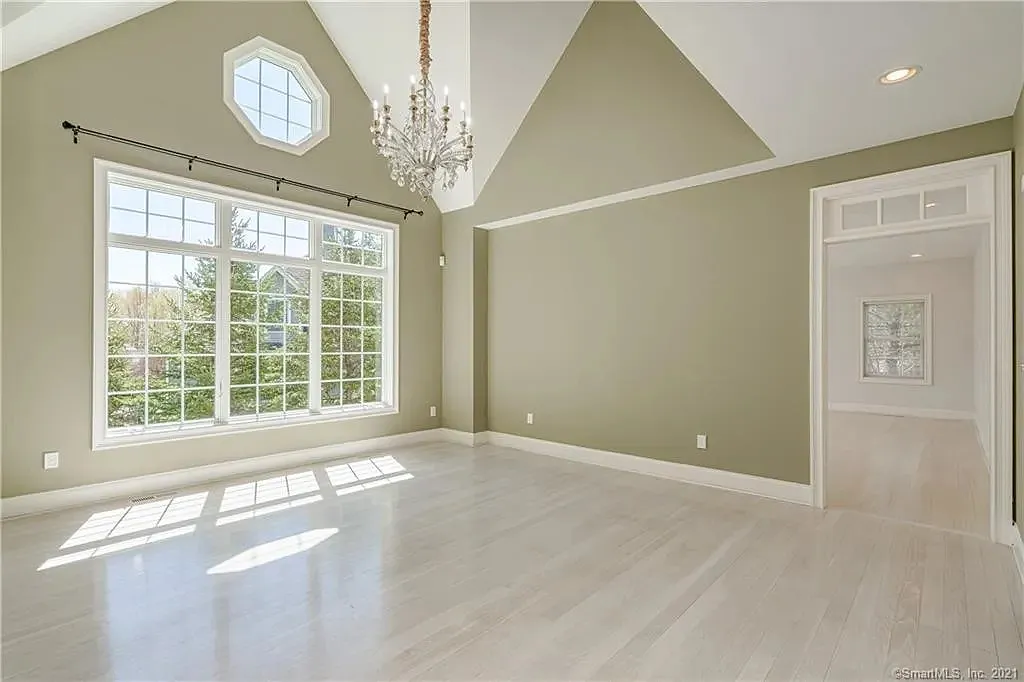 3 bed, 3962 sqft, $5,000 — Photo 2