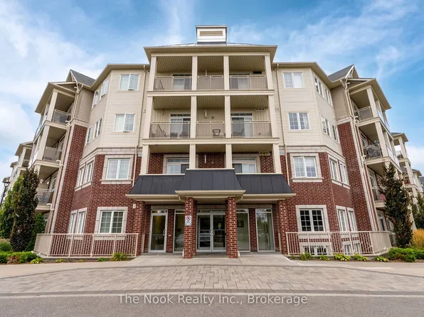 84 Aspen Springs Dr #420, Clarington, ON L1C 0V3