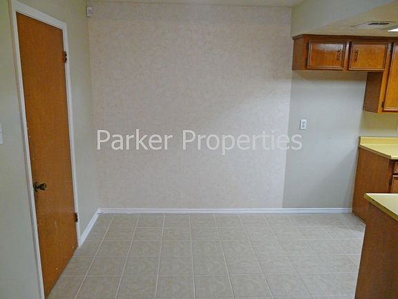 5th image of 4027 Ovid Ave