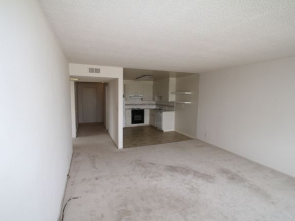 4th image of 525 N San Mateo Dr APT 302