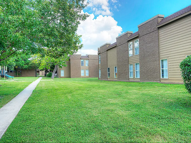CrestWind Townhomes and Apartments — Photo 37