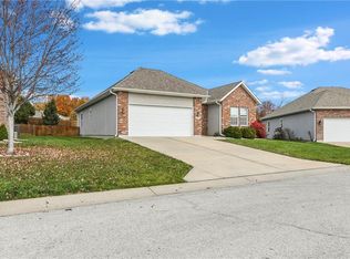 1004 SW Hoke Dr, Lees Summit, MO 64081