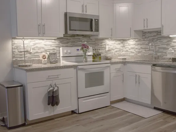 308 Quarry St APT 202, Quincy, MA 02169