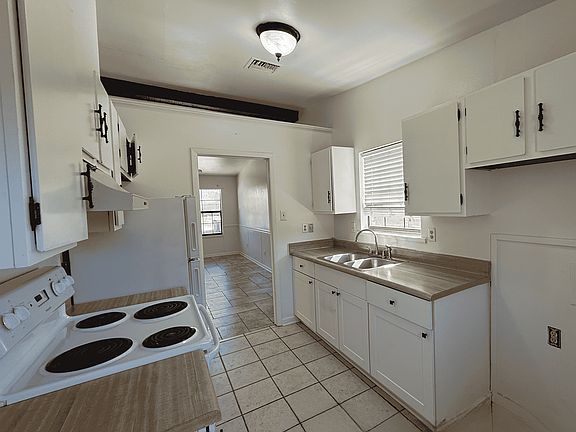 3rd image of 107 Black Cir