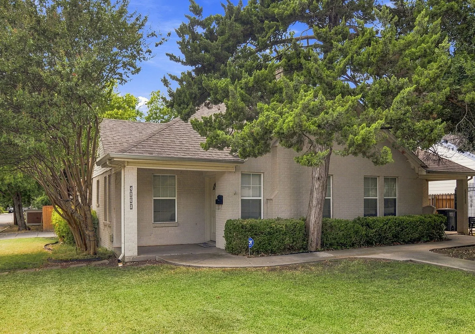 Beautiful Bungalow — Photo 1