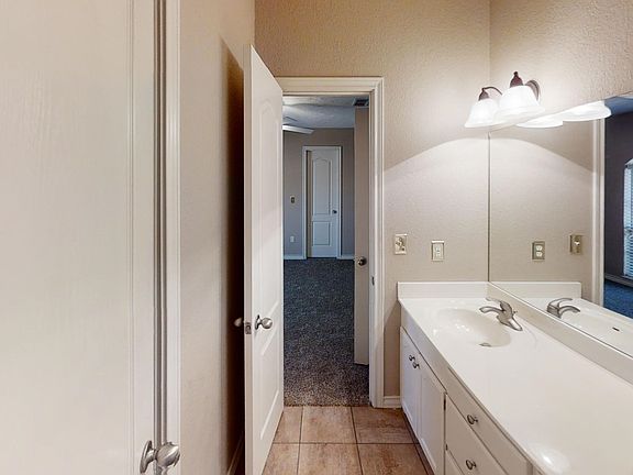 2nd image of 6817 Sanderson Ln