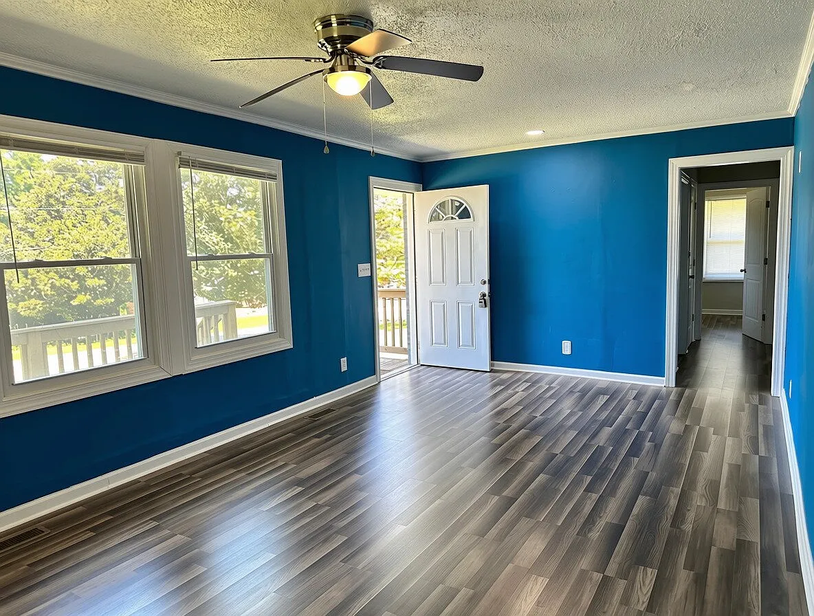 3 bed, 1.0 bath, 1050 sqft, $1,250 — Photo 2