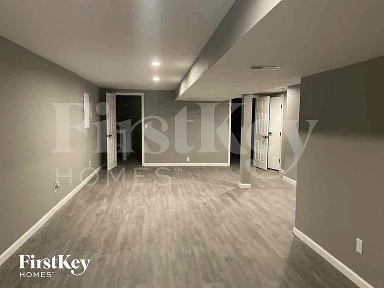 816 Broadview Dr — Photo 14