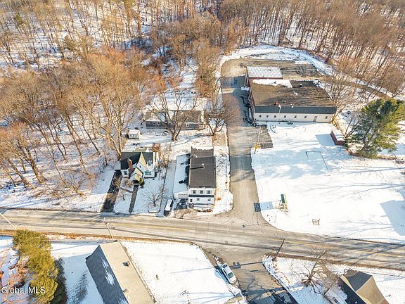 2nd image of 124 Mountainview Avenue
