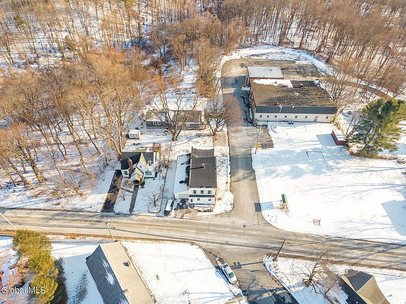 2nd image of 124 Mountainview Avenue