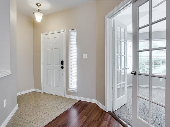 3rd image of 328 Crosscreek Dr