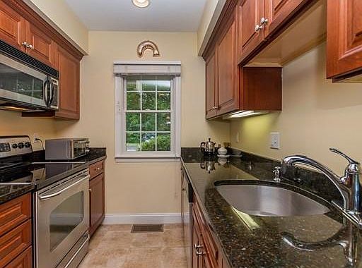 3rd image of 410 Salem St APT 603