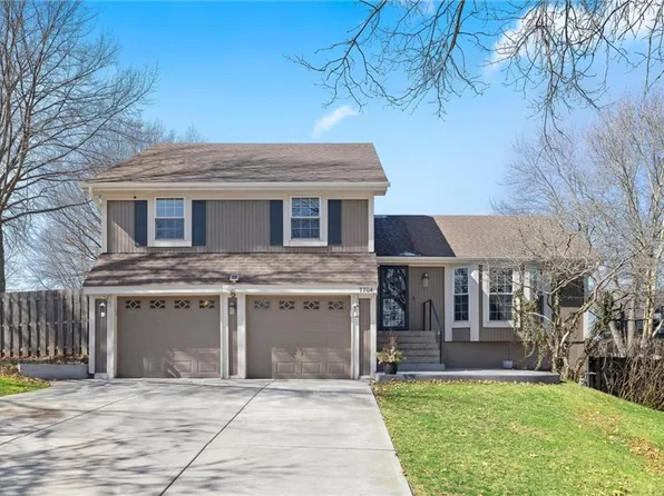 7704 NW Belvidere Pkwy, Kansas City, MO 64152
