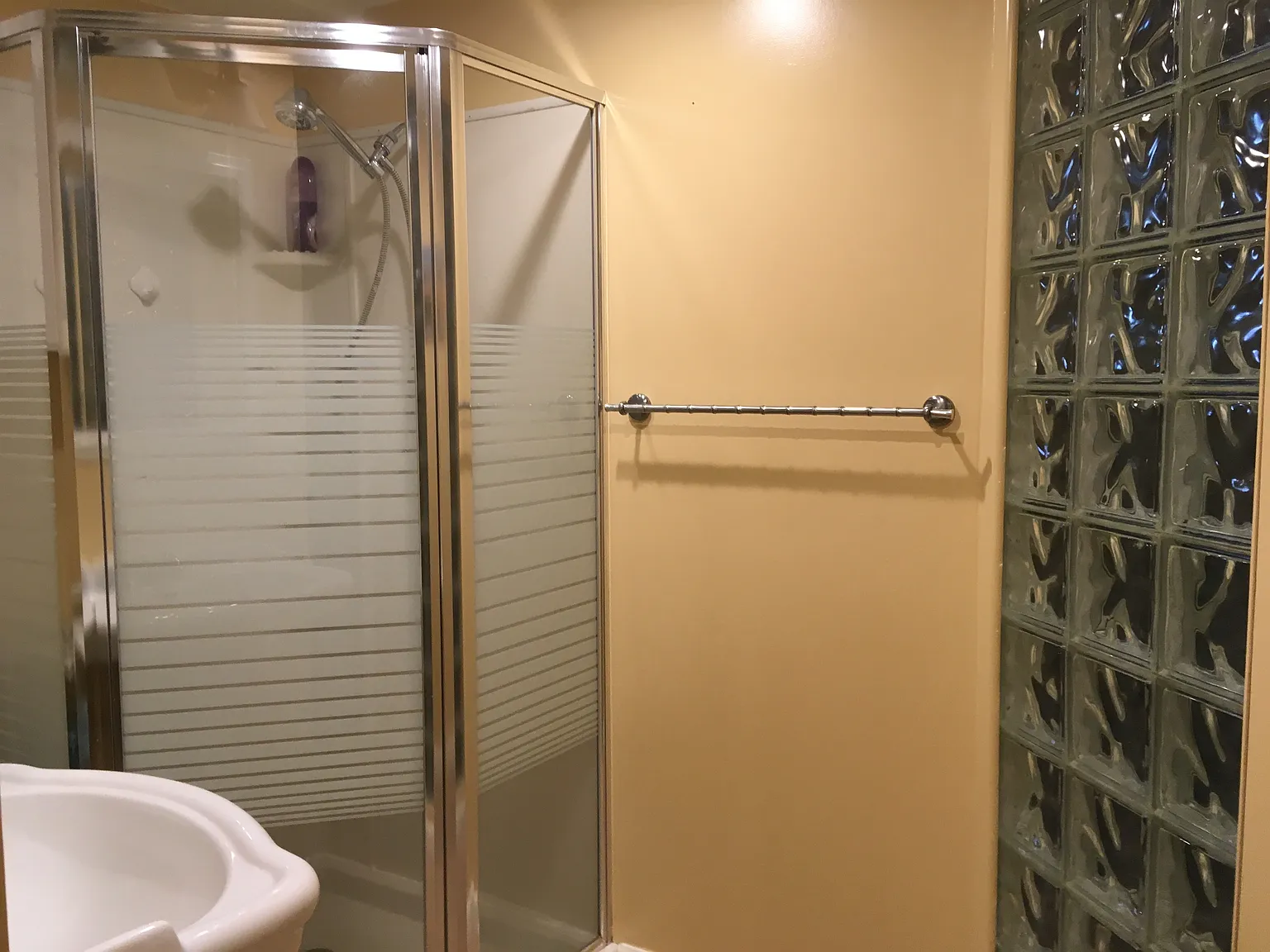 2 bed, 1000 sqft, $1,650 — Photo 3