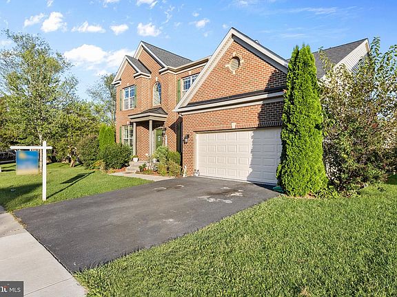 4th image of 4813 Clarendon Dr