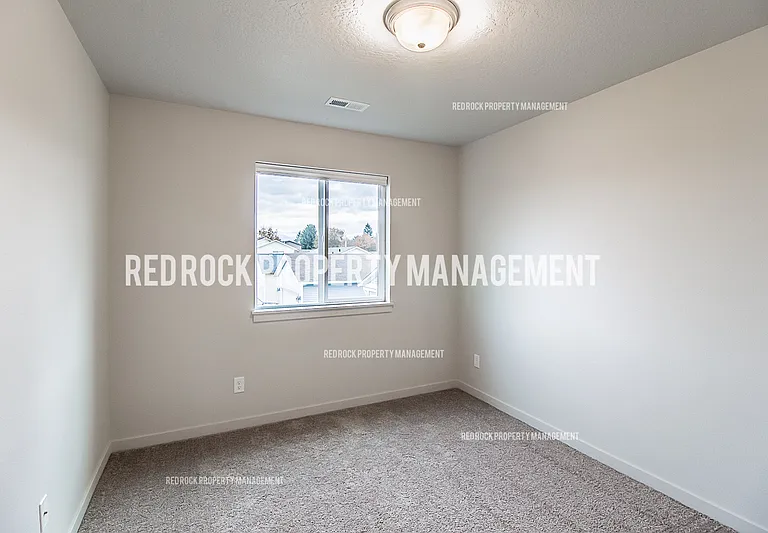 201 S Woodlawn Ln — Photo 7