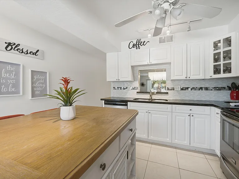 3002 Portofino Isle #D1 — Photo 5