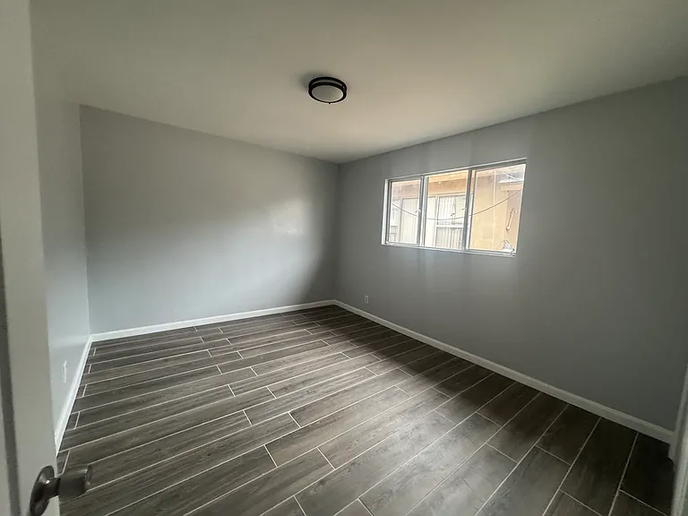 10106 England Ave #5 — Photo 6