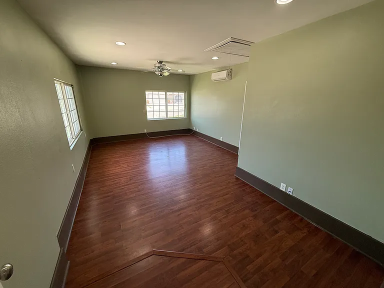 2426 N Hawk St — Photo 9