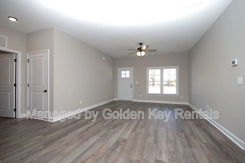 3 bed, 2.0 bath, $1,700 — Photo 2