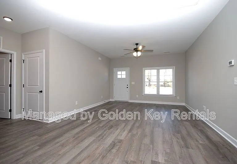421 S Center St — Photo 2
