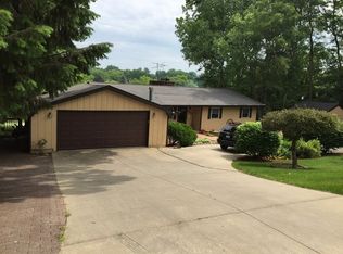 1512 Oakleaf Dr, Johnsburg, IL 60051