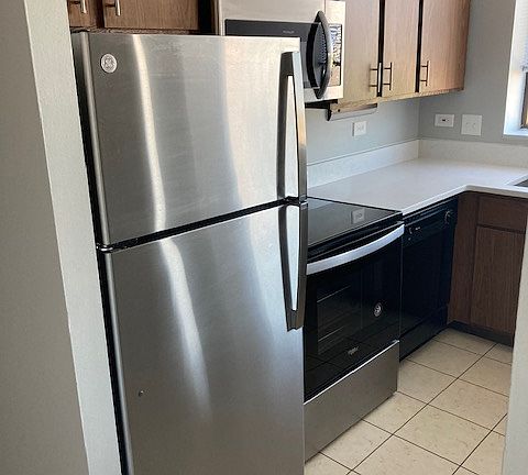 2nd image of 854 Lee St #504