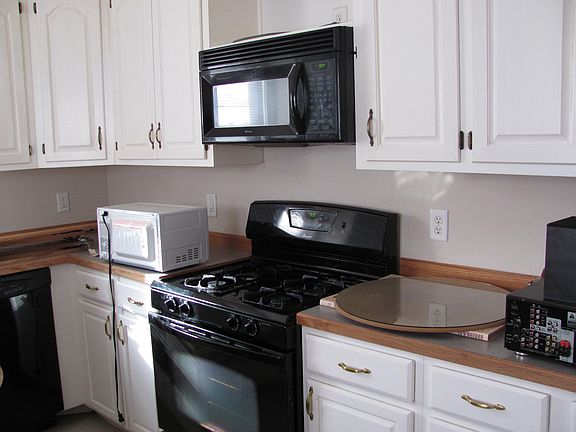 3rd image of 1005 Dwane St