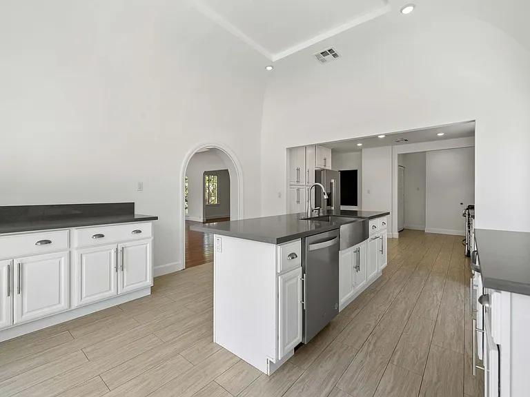 4733 Ambrose Ave — Photo 13