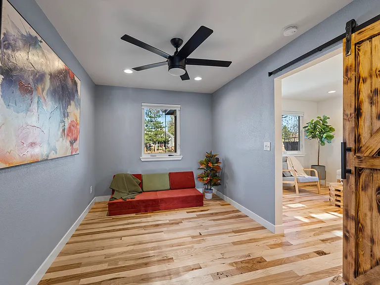 637 Stover St — Photo 11
