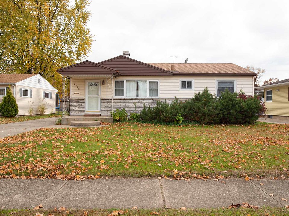1st image of 2712 Macarthur Ave