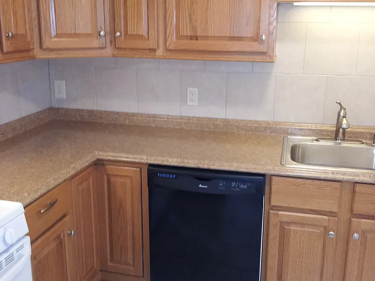 4244 N Wilson Dr — Photo 10