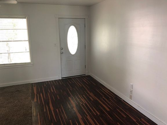 5th image of 109 E 3rd St
