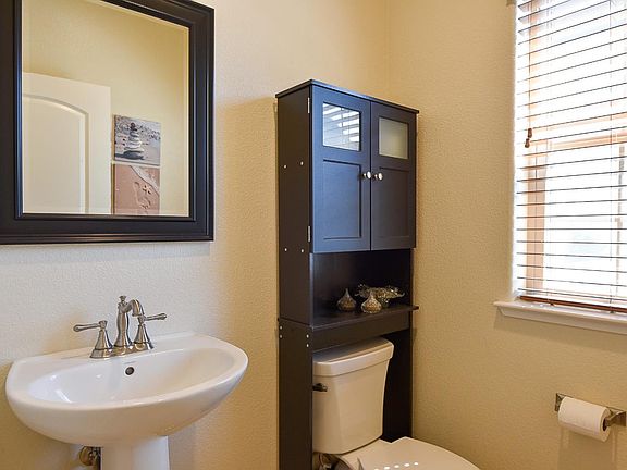 4th image of 276 Slate Ave