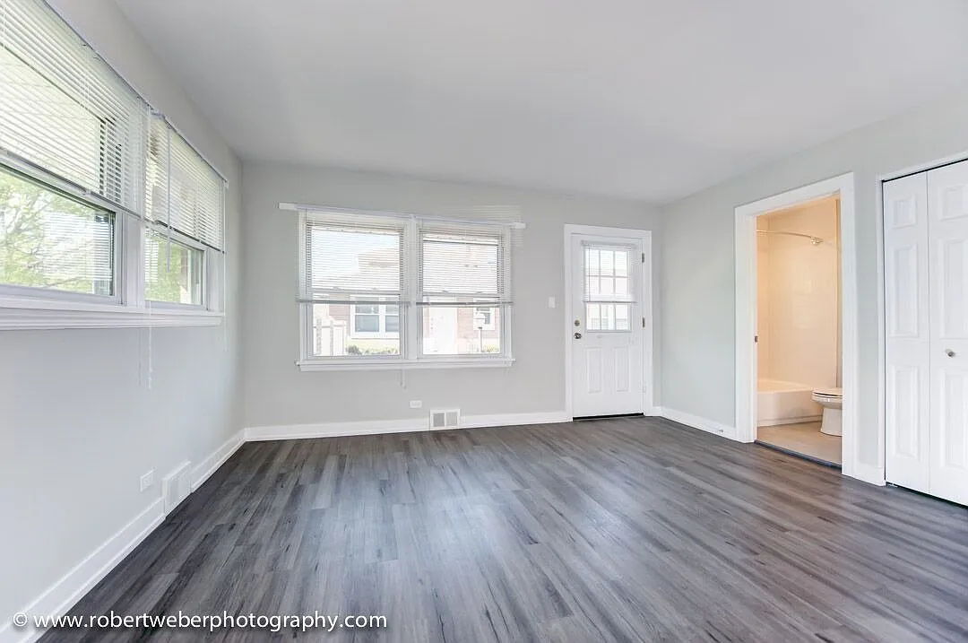 Beautiful Must See Rare 2 Bed/2 Bath Rehabbed Unit W/In-Unit Laundry!! — Photo 2