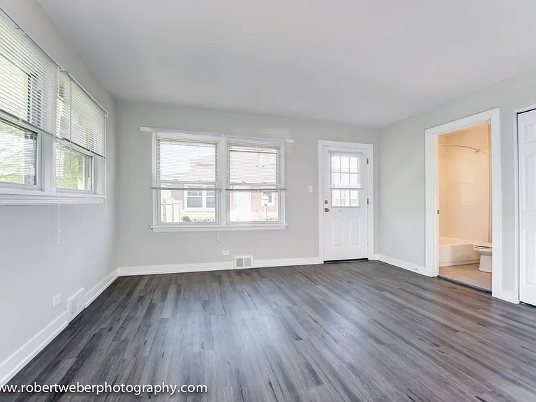 465 Oak St — Photo 2