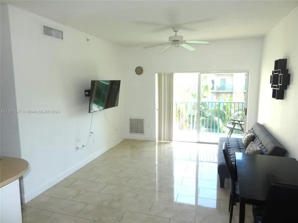6001 SW 70th St APT 624, South Miami, FL 33143
