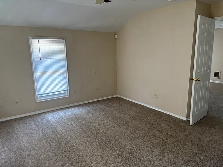 21 S Goodman St #1 — Photo 13