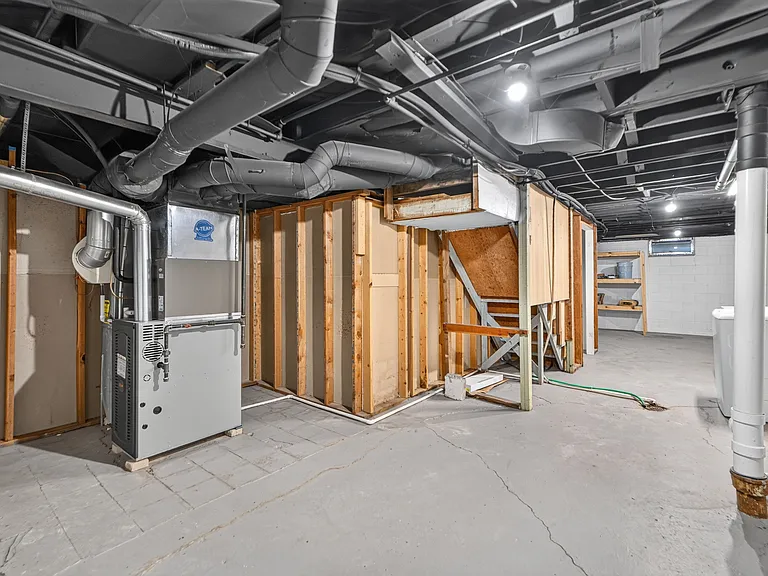 7318 Rosewood St — Photo 42