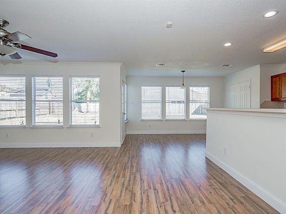4th image of 16235 Constitution Ln