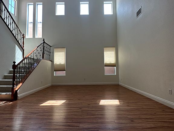 2nd image of 11693 Bradford Commons Dr