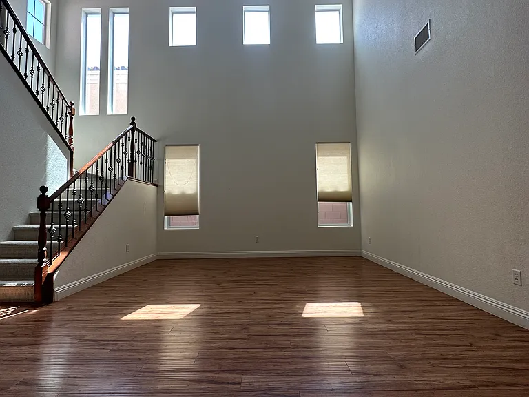 11693 Bradford Commons Dr — Photo 2