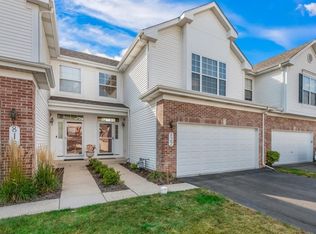 827 Riding Ln #827, Saint Charles, IL 60174